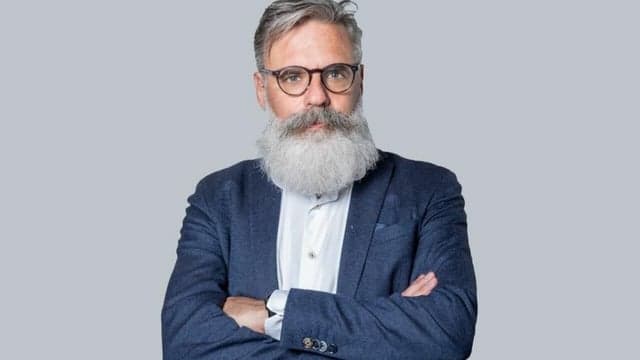 The hateful other: neo-Nazis in school and teachers’ strategies for handling racism